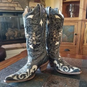 Corral boots with lizard inlay.